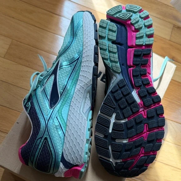 Brooks GTS 16 Women's Athletic Shoes - Aqua and Fuchsia - Picture 6 of 10